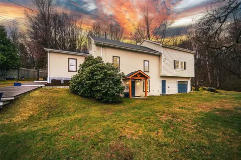 217 Hawleys Corners Rd, Lloyd, NY 12528