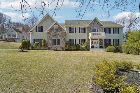 4 Long Hill Rd, East Fishkill, NY 12533