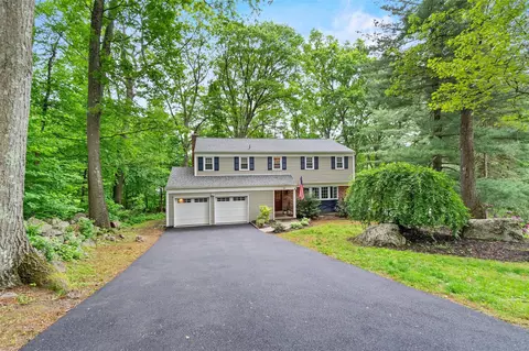 37 Astor Dr, Mahopac, NY 10541