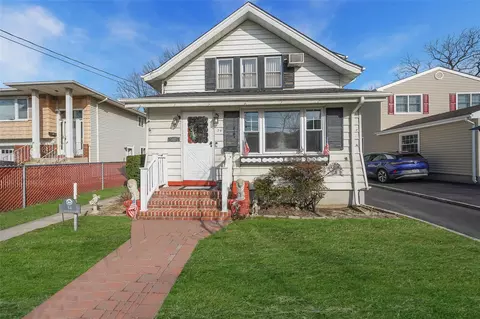 54 Lakewood Blvd, Lynbrook, NY 11563