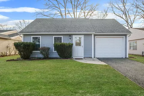 155 Laurance Ln, Ridge, NY 11961