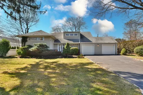 73 Weeks Rd, North Hempstead, NY 11596