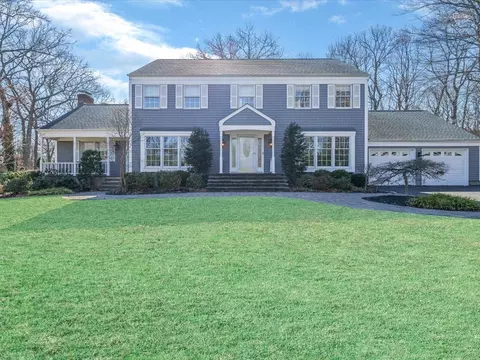 18 Jefferson Landing Cir, Port Jefferson, NY 11777