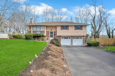 33 Butterfly Dr, Hauppauge, NY 11788