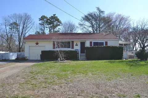 135 Dovecote Ln, Central Islip, NY 11722