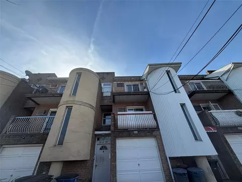 36-22 195 Sts, Flushing, NY 11358