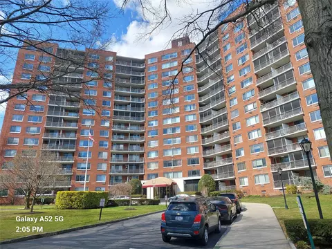 220-55 46 Ave # 6F, Bayside, NY 11361