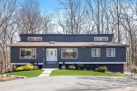 5 Catalina Ct, Ramapo, NY 10901