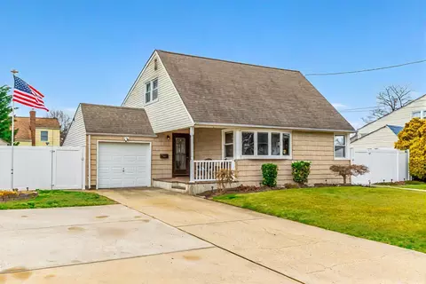 530 Goodrich Ave, North Babylon, NY 11703