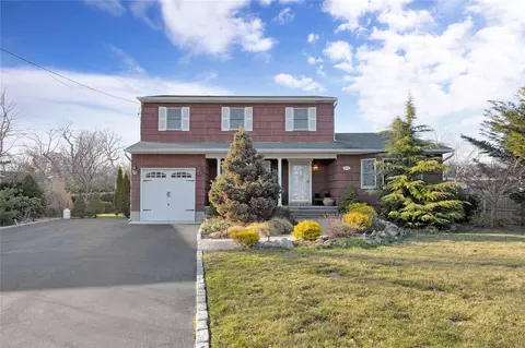 270 Idle Hour Blvd, Oakdale, NY 11769