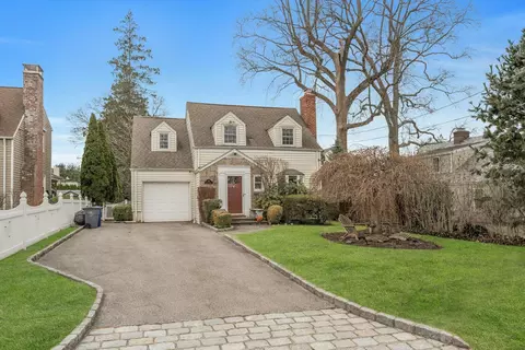 178 Beech St, Eastchester, NY 10709