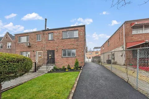 1040 E 233rd St, New York, NY 10466