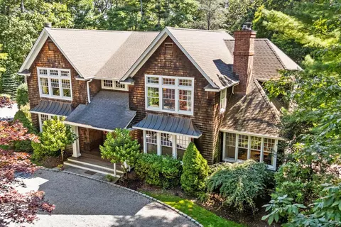 53 Cedar Ln W, Southampton, NY 11960
