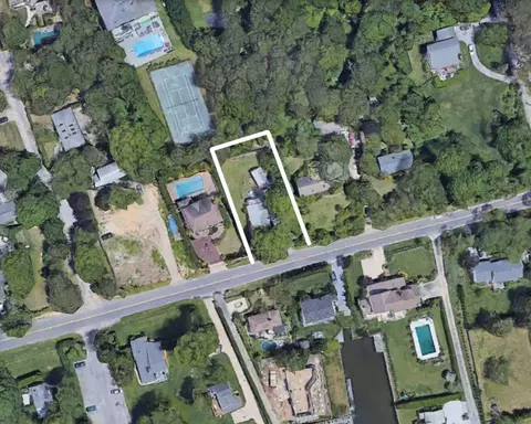 61 Middle Pond Rd, Southampton, NY 11968