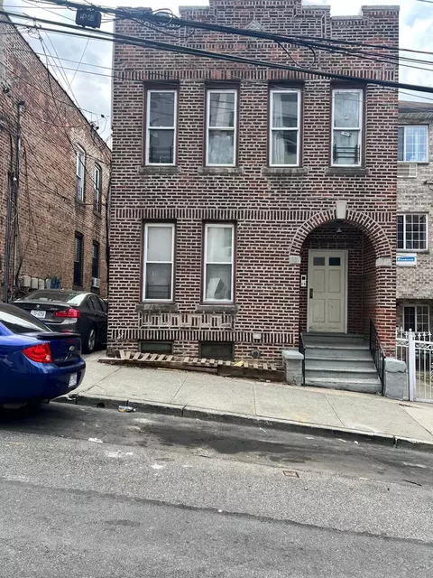 632 E 223rd St, New York, NY 10466 photo 1
