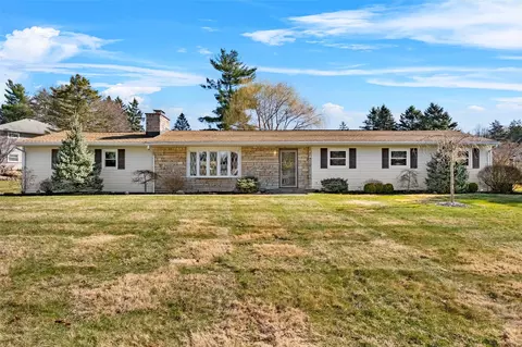 22 Round Hill Rd, Poughkeepsie, NY 12603