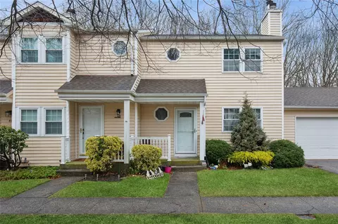 45 Hancock Cmns, Yaphank, NY 11980
