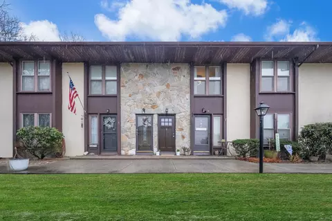 4 Palm Ct #4, Selden, NY 11784