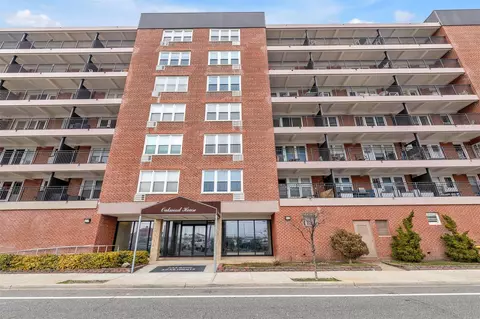 1 E Broadway #6H, Long Beach, NY 11561