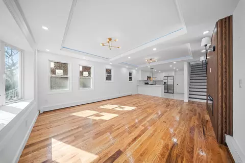 109-12 202 St, New York, NY 11412