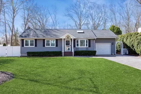 7 Lime Ave, Brookhaven, NY 11719