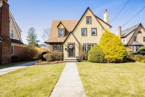 38 Stevens Ave, West Hempstead, NY 11552