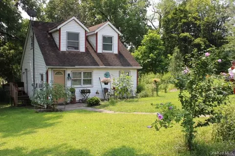 105 White St, Newburgh, NY 12550