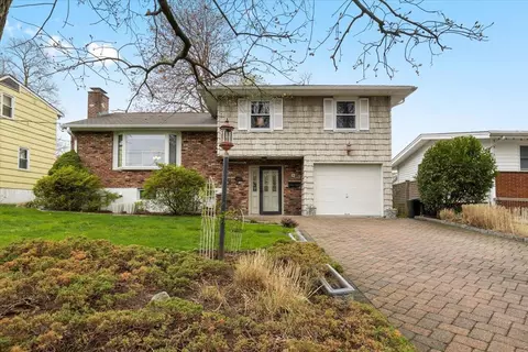 29 Mohawk Rd, Yonkers, NY 10710