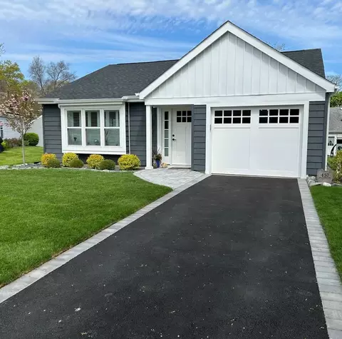 457 Summerwood Ct, Ridge, NY 11961