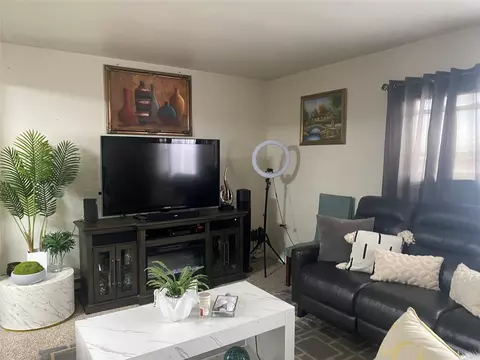 10660 Ditmars Blvd, New York, NY 11369