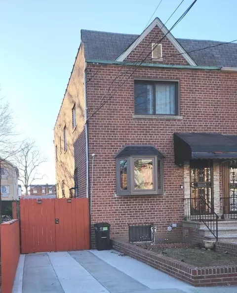 2721 Yates Ave, New York, NY 10469