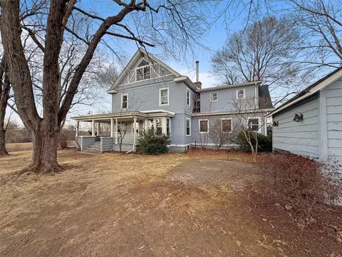 654 S Drury Ln, Rock Tavern, NY 12575