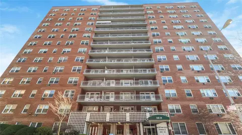 160-10 89th Ave #8F, New York, NY 11432
