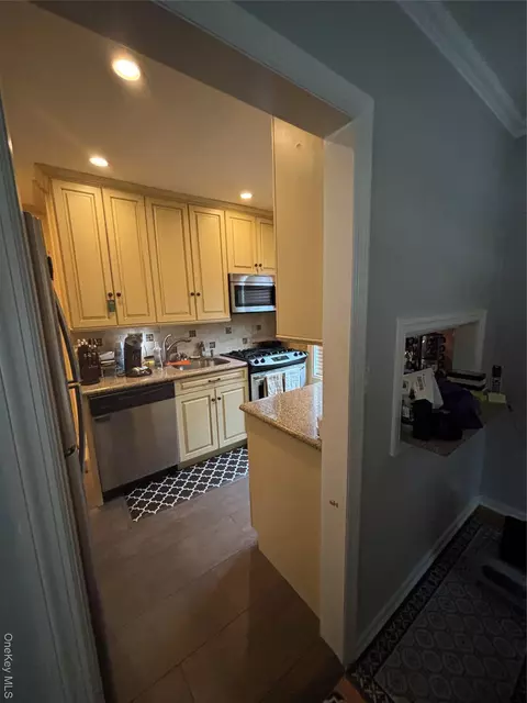 Kitchen - 194 Smith St #3P, Freeport, NY 11520 photo 2 of 3
