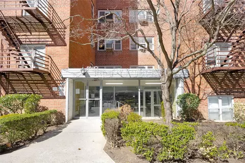 66-10 149th St #6J, Flushing, NY 11367