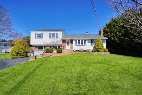 9 Tennyson Pl, Greenlawn, NY 11740
