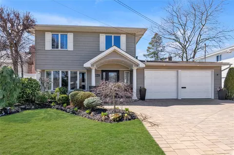 2884 Joyce Ln, Merrick, NY 11566