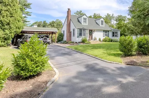 32 Lower Rocky Point Rd, Miller Place, NY 11764