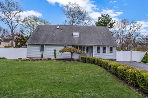 79 Aberdeen Dr, Mastic, NY 11950