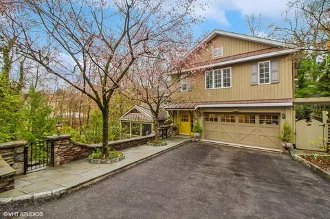 425 Soundview Ave, Mamaroneck, NY 10543