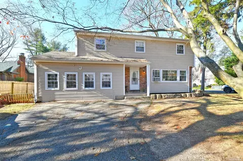 1 Hanson Pl, Huntington, NY 11743