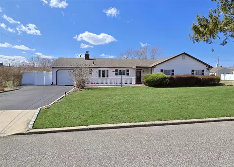 48 Bellwood Ave, South Setauket, NY 11720