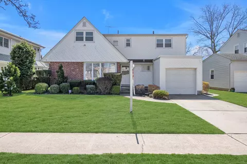 70 Joseph St, North Hempstead, NY 11040