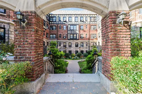 295 N Broadway #29, Yonkers, NY 10701