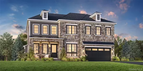 17 Sequoia Cir, North Hempstead, NY 11030