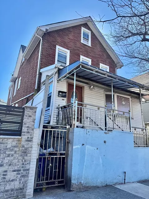 101-16 32nd Ave, New York, NY 11369