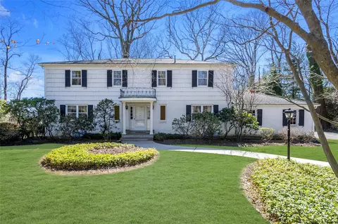 46 Barkers Point Rd, North Hempstead, NY 11050