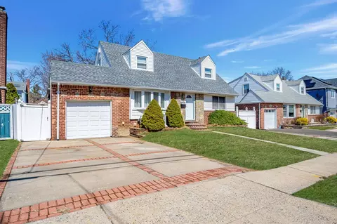 1735 Broadway, North Hempstead, NY 11040