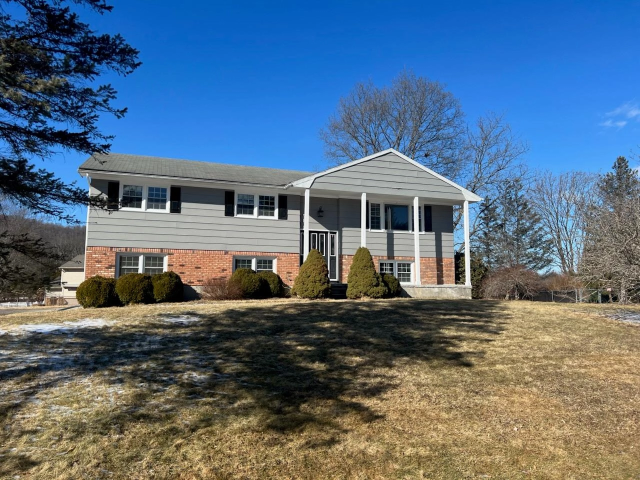 12 Briarwood Dr  