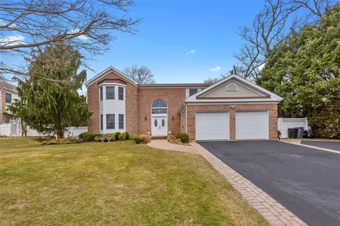 11 Heather Ln, Jericho, NY 11753